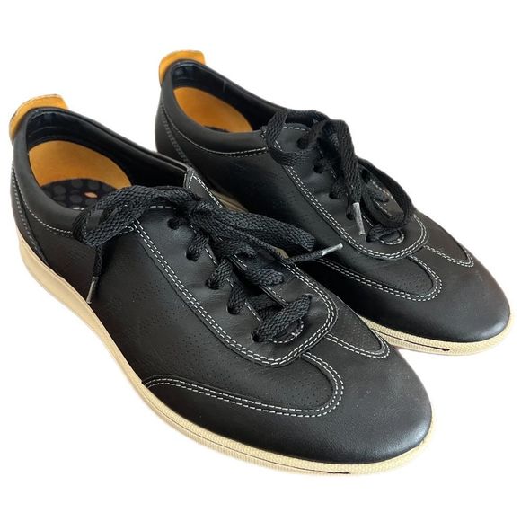 Ecco Black Low Profile Leather Sneakers. Size 38 (7-7.5) Great Condition!! - Picture 2 of 12